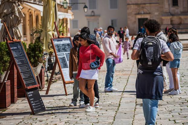 Sunčan dan na Hvaru 