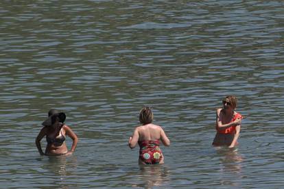Spas od toplinskog vala: Plaže su jučer bile krcate kupačima!