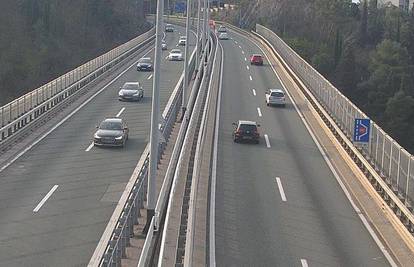 HAK: Na autocesti A7 kod čvora Jurdani prometna nesreća, vozi se uz ograničenje brzine