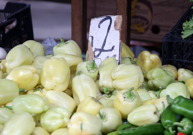 Šibenik: Ponuda vo?a i povr?a na šibenskoj tržnici