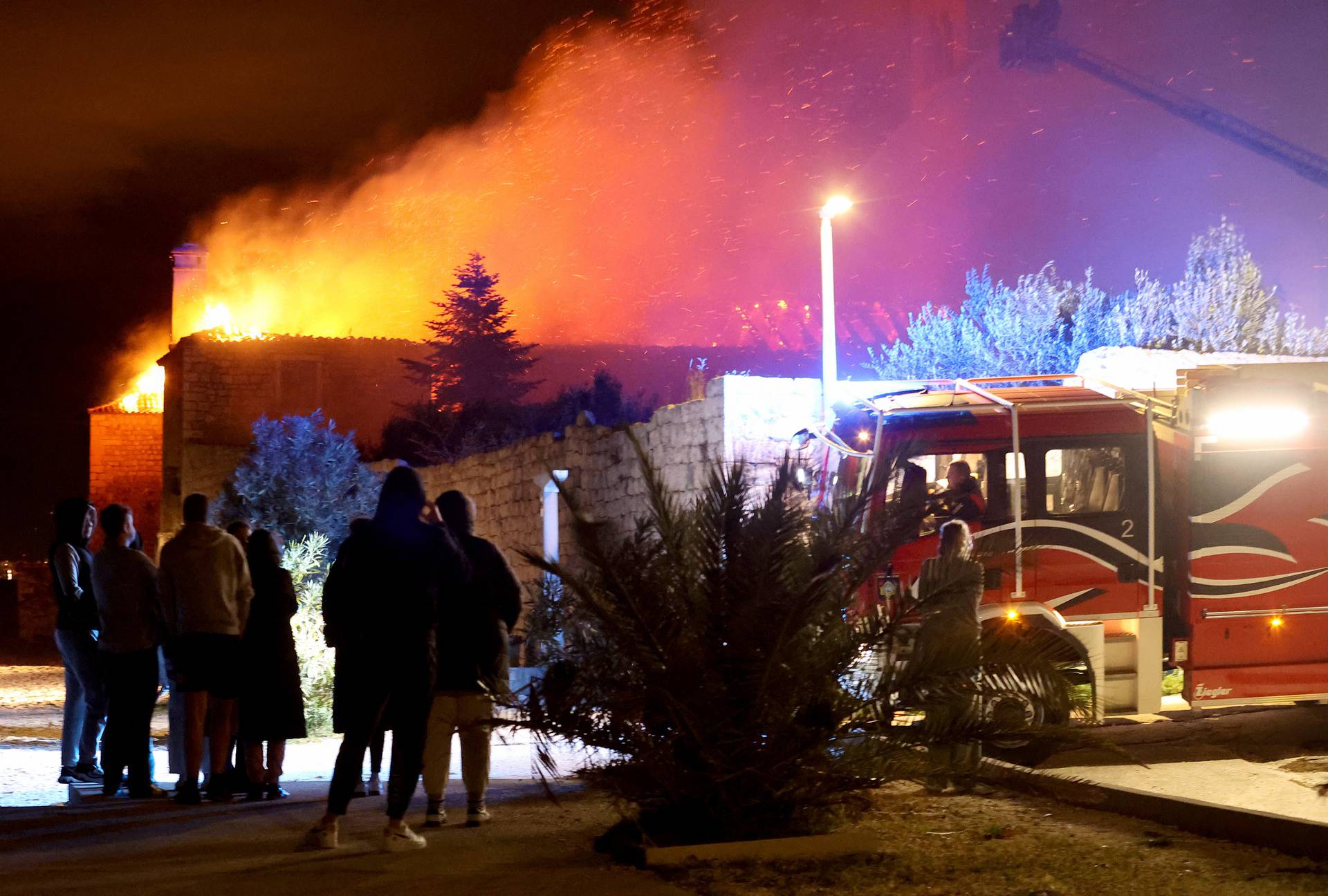 Veliki požar zahvatio samostan i crkvu Sv. Križa na Čiovu