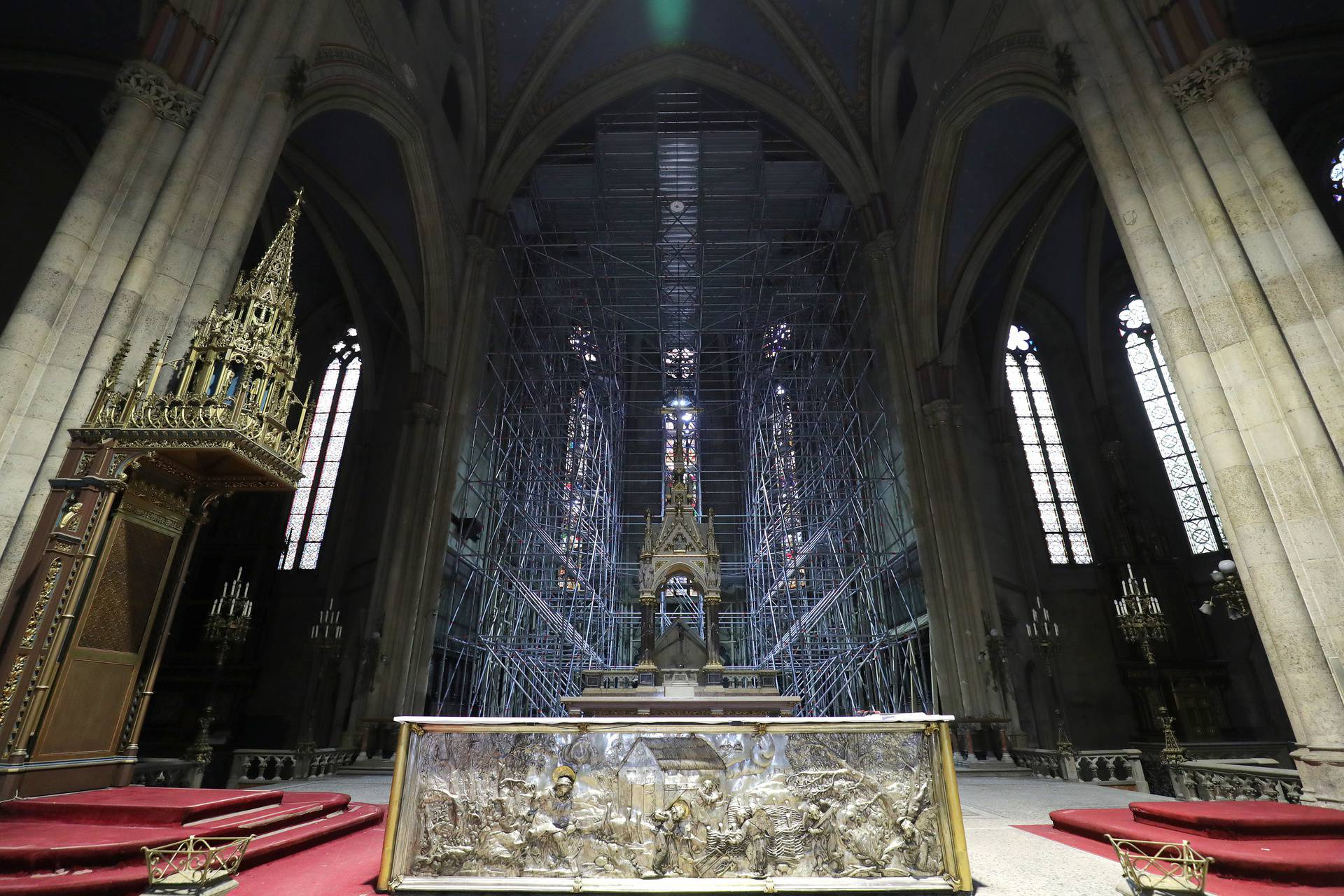 Skela koja štiti Katedralu: Čak 18  majstora postavljalo ju je danima. Bez ijedne psovke...