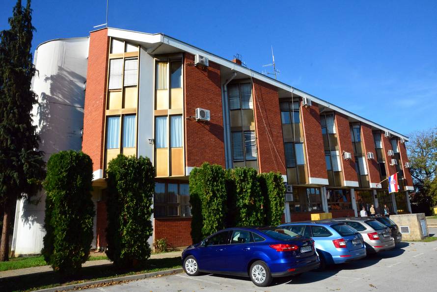 Policajac pijan divljao u kasinu, radnice se od straha sakrile...