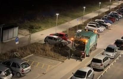 VIDEO Radnici Čistoće u 5 ujutro trubili zbog dva bisera koji su ih blokirali: 'Bravo, samo po trubi'