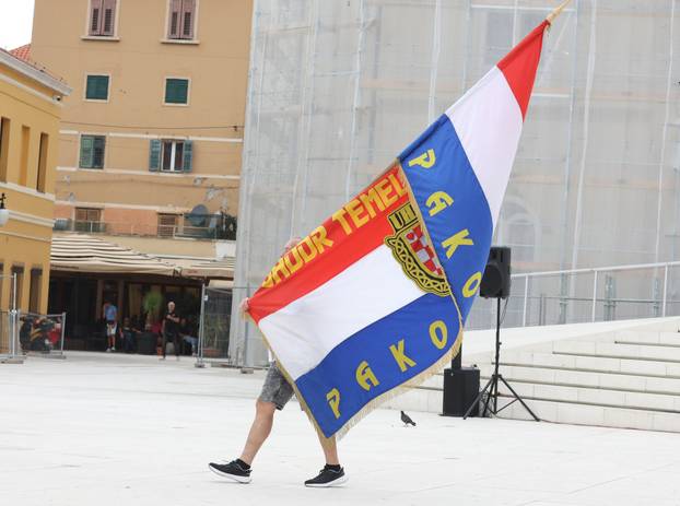 Šibenik:Odrzan je 'Prosvjedni skup protiv financiranja FALIŠ-a i svih ostalih protuhrvatskih dogaðanja'