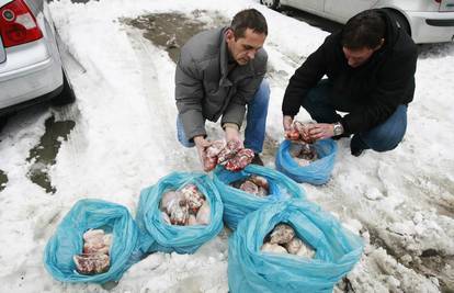 Đapić zbog poplave ostao bez 50 kg mesnih zaliha