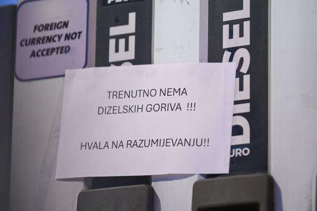 Zagreb: Gužve na benzinskim postajama zbog sutrašnjeg poskupljenja goriva