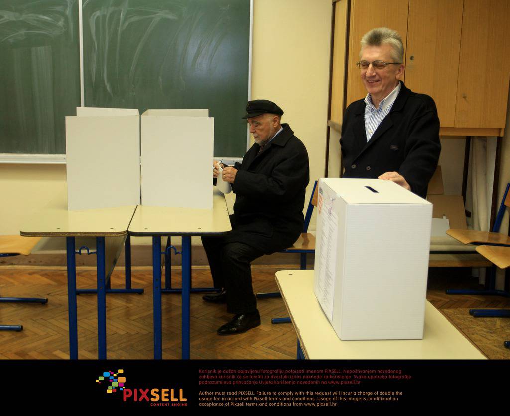 Čelnici stranaka jutros obavili građansku dužnost i glasovali