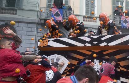 Gađanje narančama na ulici najluđi je karneval u Italiji