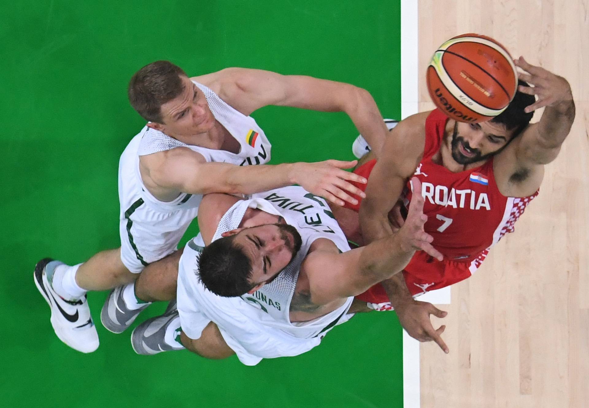 Basketball - Men's Preliminary Round Group B Lithuania v Croatia