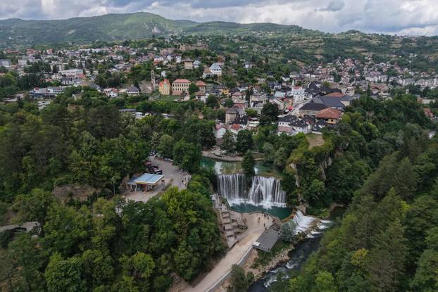 Jajce: Povijesni grad poznat po svojem veličanstvenom  vodopadu