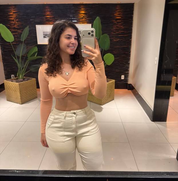 FOTO Brazilka na zid postavila rendgenski snimak vlastite stražnjice: 'Da, prirodna je...'