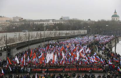 Veliki marš za Nemcova: Na ulicama Moskve 50.000 ljudi