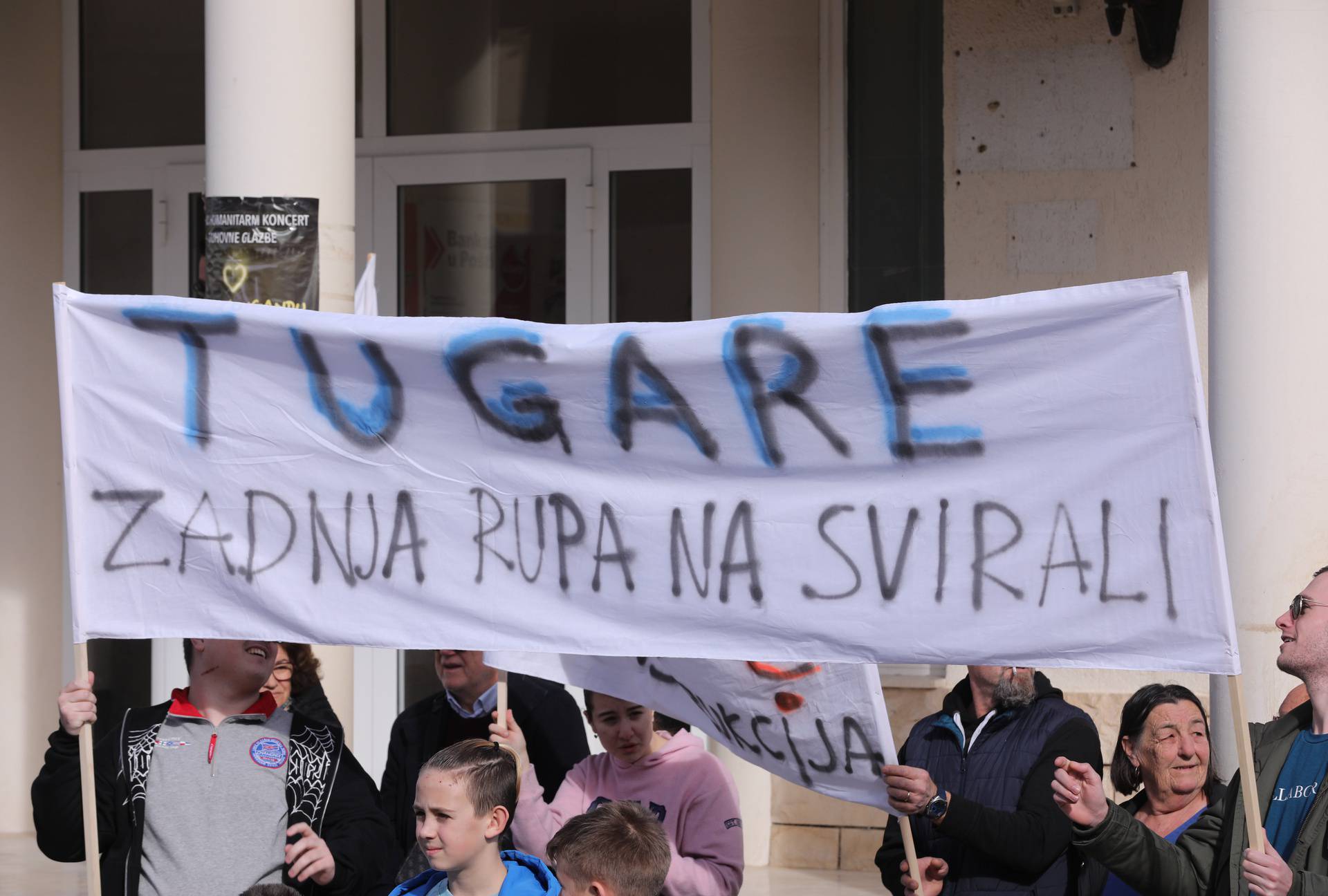 Mještani Tugara nezadovoljni zbog mogućih problema s mostom preko Cetine