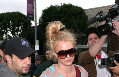 Britney okrivila paparazze i "loše ljude" za svoj slom
