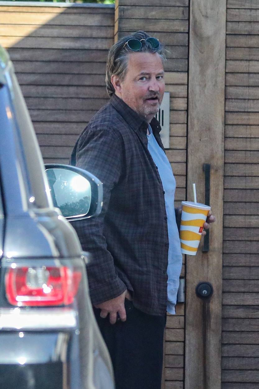 *EXCLUSIVE* Matthew Perry appears much thinner as he visits a friend with a mystery lady - ** WEB MUST CALL FOR PRICING **