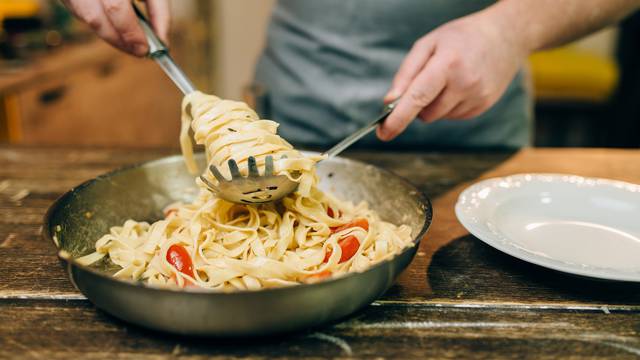 Ukusna tjestenina na dva super načina: S mesom ili šparogama