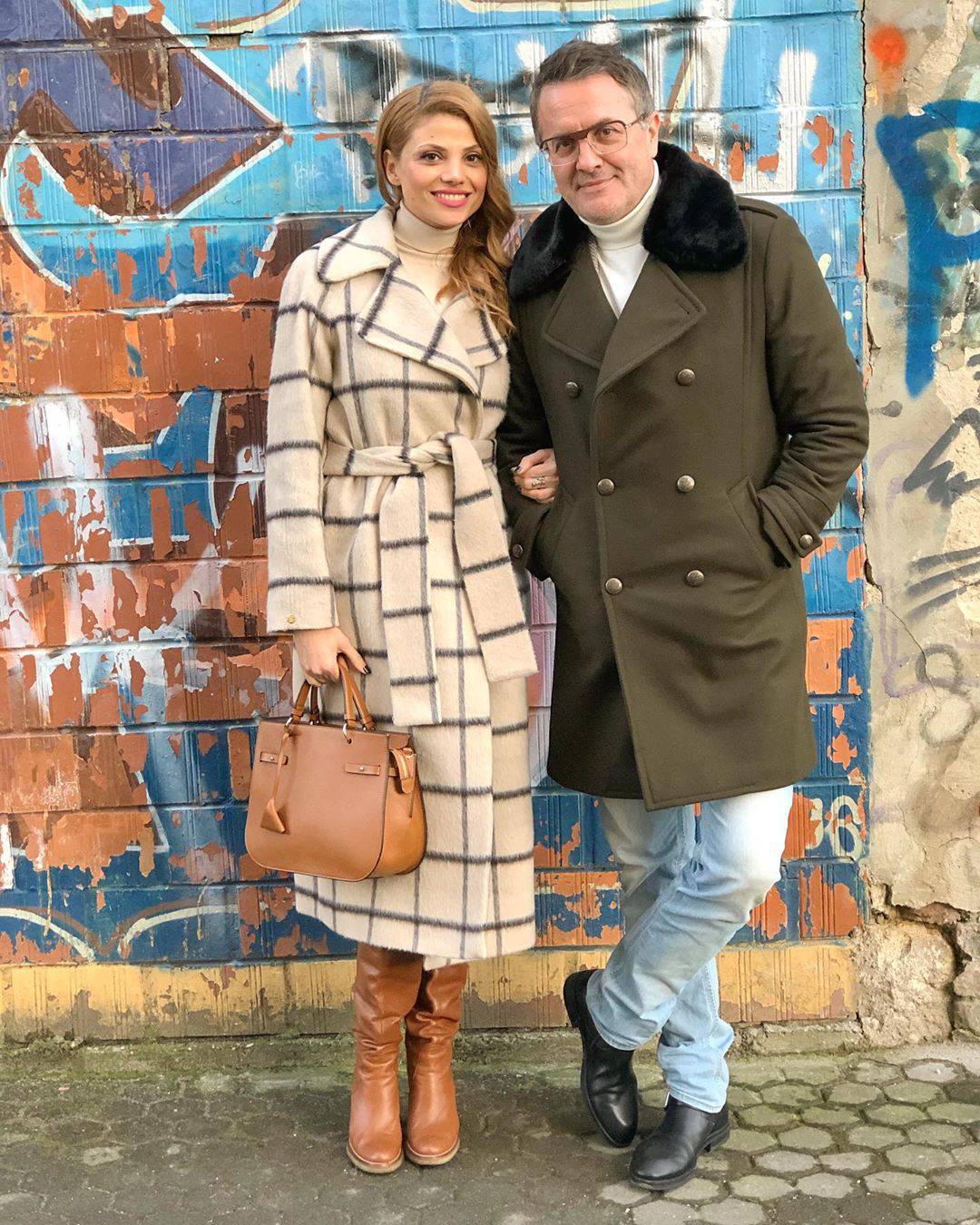 Lejla i Tarik Filipović uživaju u Istri, 'pala' pusa pred kamerom