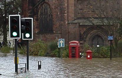Prometni kaos: Britanci ustali uz grmljavinu, poplave i Brexit