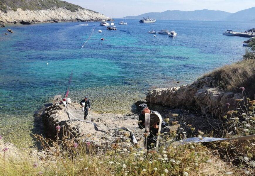 Na Biševu ostali žedni: MORH im je dopremio 250 tona vode