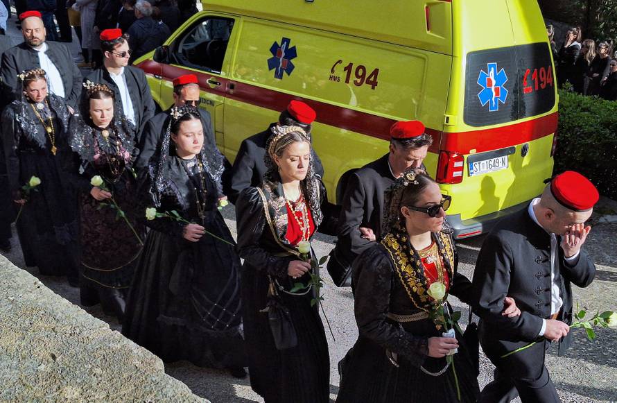 Kastel Sučurac: Sprovod mlade majke koja je u subotu poginula u prometnoj nesreći