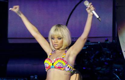 Kao prava diva: Rihanna traži četiri garderobe prije nastupa