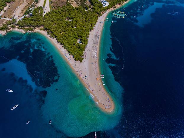 Zlatni rat, jedna od najpoznatijih jadranskih plaža 