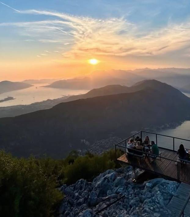 FOTO Ovaj kafić u Crnoj Gori ima najljepši pogled na svijetu!