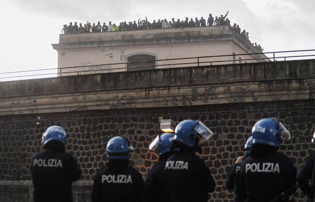 Prisoners revolt over coronavirus outbreak measures - Naples