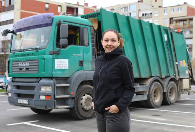 Žena koja ruši stereotipe: Jelena je prva i jedina vozačica kamiona u karlovačkoj Čistoći