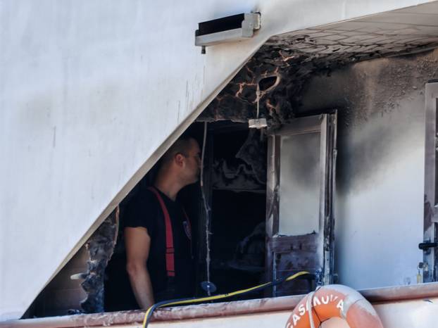 Planuo turisti?ki brod u Makarskoj, dvoje ljudi ozlije?eno