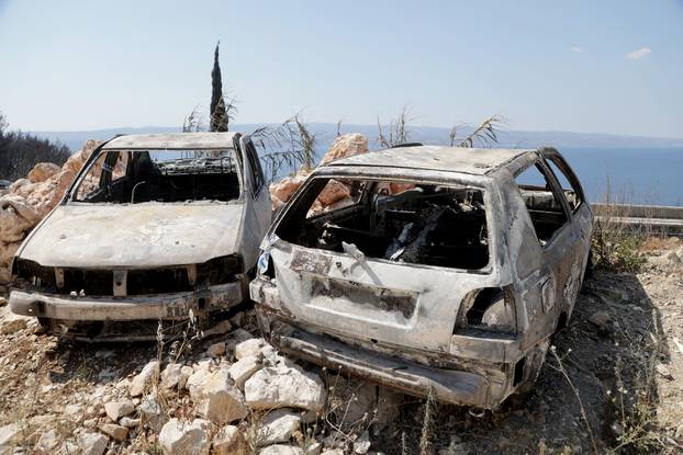 Omiš: Veliki broj izgorenih automobila u požaru