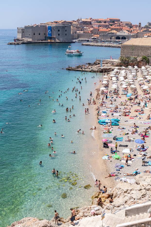 Dubrovnik:  Pune plaže i turističke gužve u gradu