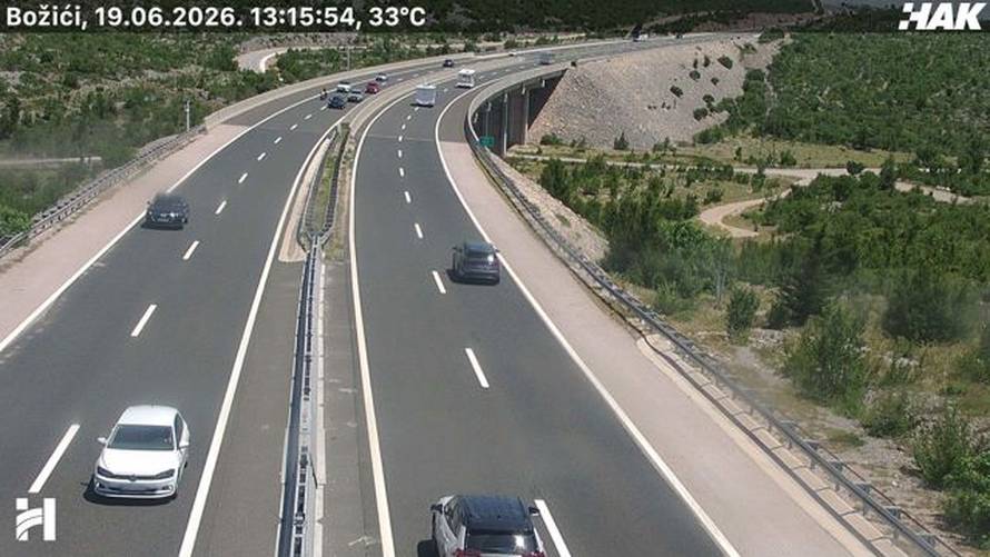 FOTO Skratili petak i požurili na produženi vikend: Ogromna gužva kod Lučkog prema moru