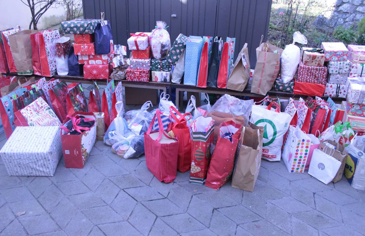 Humanitarna akcija 'I njima je Božić' skuplja poklone, novac i potrepštine za beskućnike