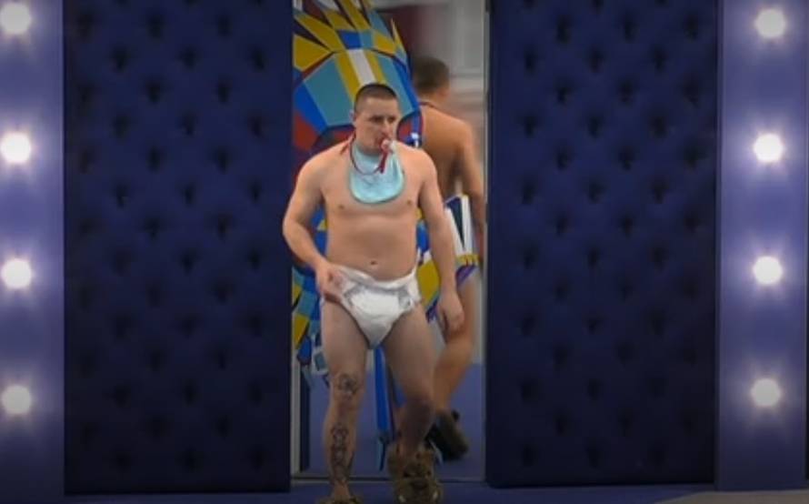 Uzrujao je gledatelje: BB Tomo oblači pelene i baletne suknjice