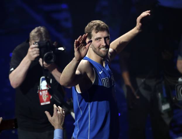 NBA: Phoenix Suns at Dallas Mavericks