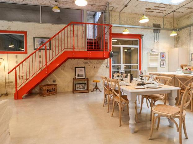 FOTO Od vojarne do top destinacije: Pogledajte kako je ratni bunker postao dom za odmor