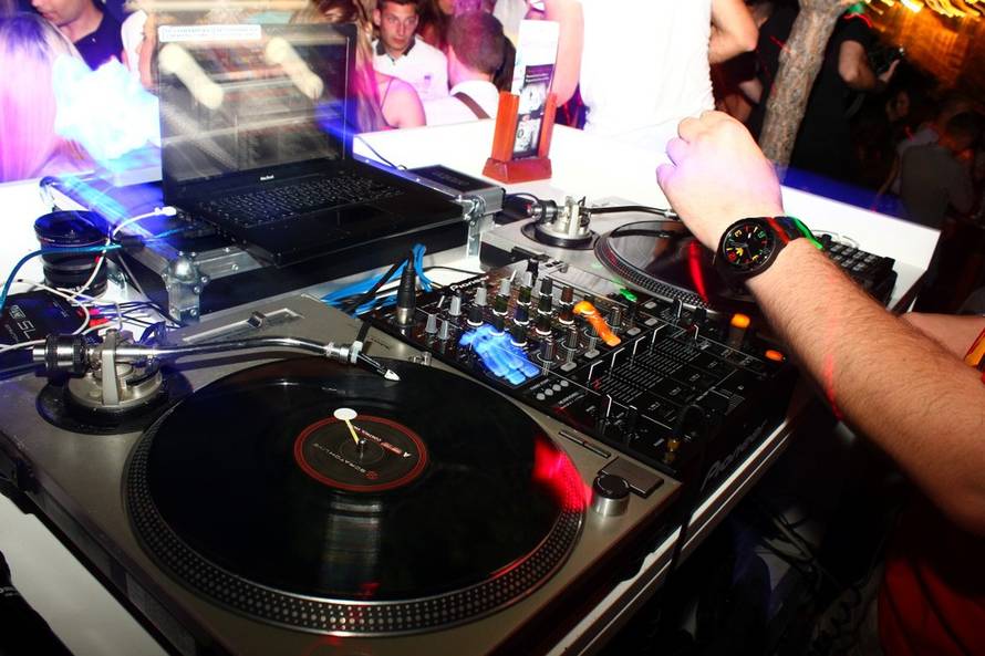 R'n'B Exclusive party: Bilo je ludo u Colosseum beach baru