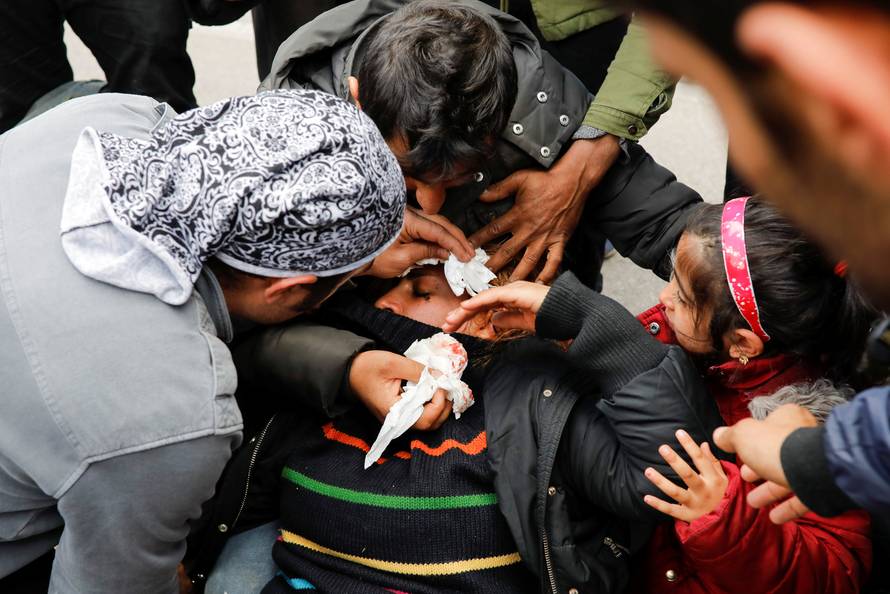 Migrants at the Maljevac border crossing between Bosnia and Croatia
