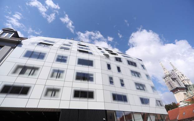 Zagreb: Policija ispred stana povezanog s Draganom Kovačevićem u Ban centru