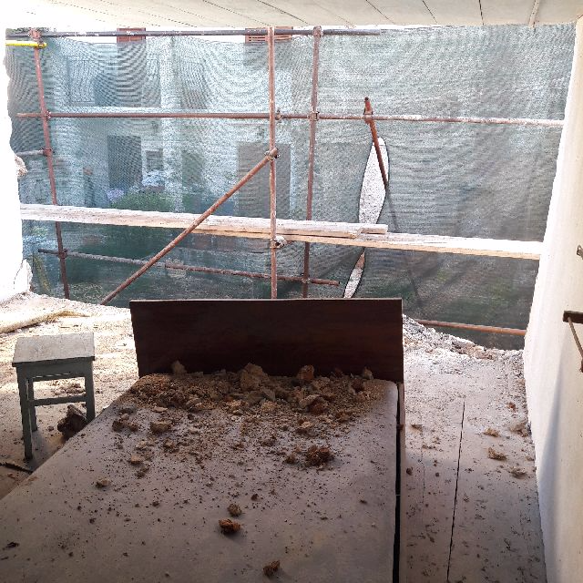 Glavna tajnica u ministarstvu graditeljstva bakici srušila zid