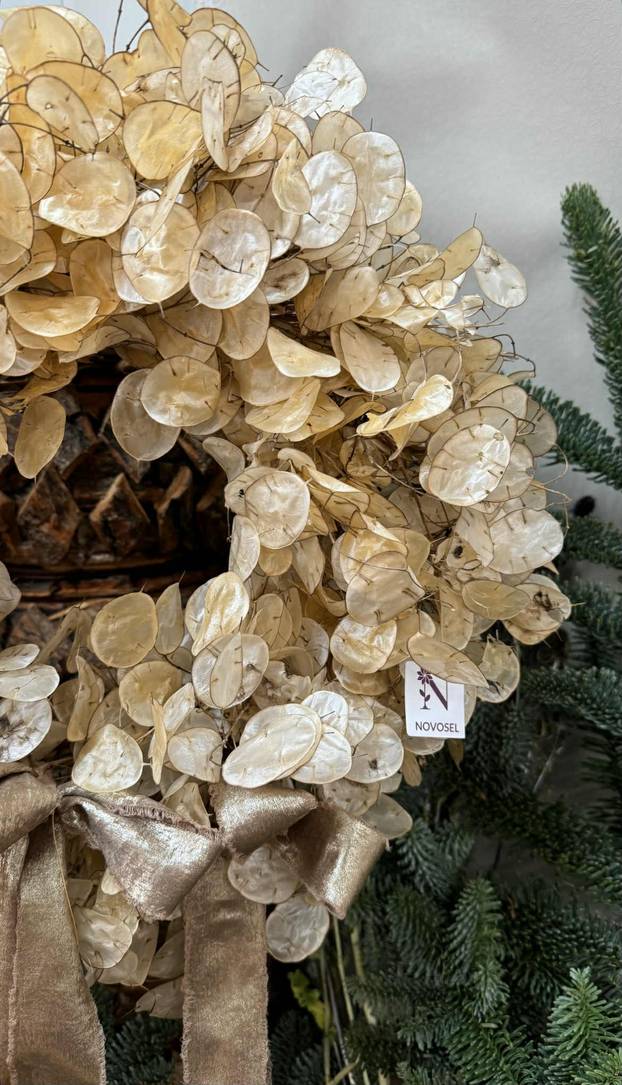 FOTO Domaći kreativci svojim vijencima za vrata stvaraju blagdansku magiju već na ulazu