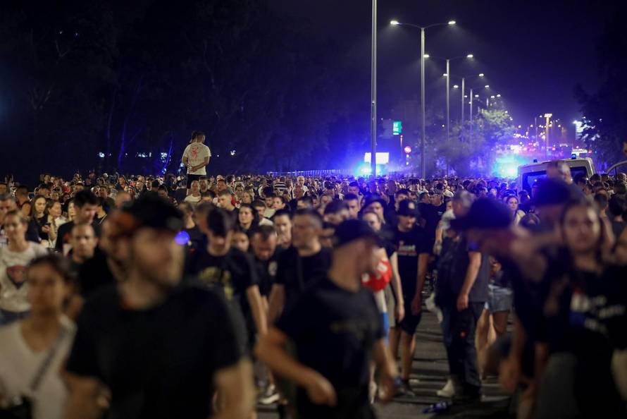 Zagreb: Završio je koncert Marka Perkovića Thompsona, kolone ljudi idu s hipodroma