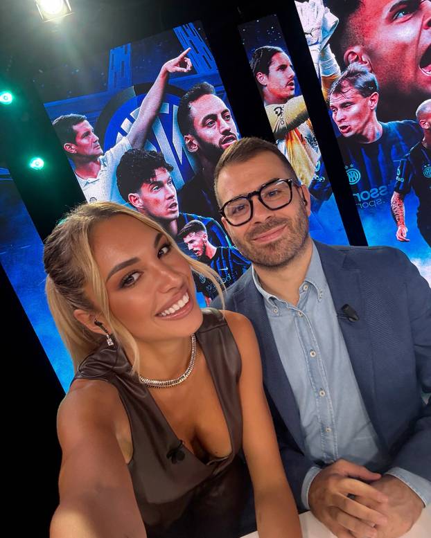 FOTO Talijanska voditeljica je konkurencija Diletti Leotti pred kamerama! Bila je i misica...