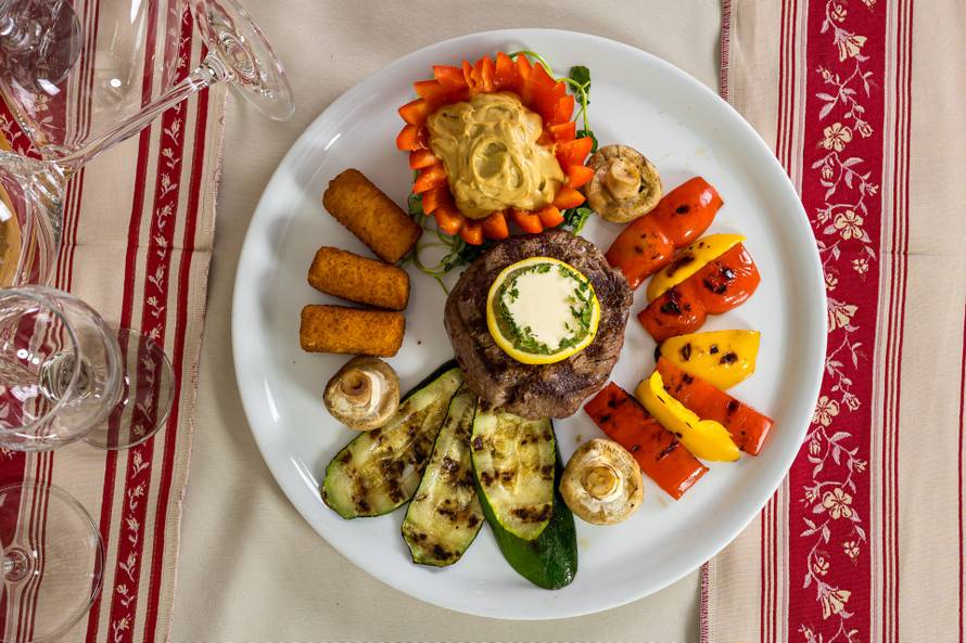 Hrana koja spaja generacije: Druženja, smijeh i zalogaji za pamćenje