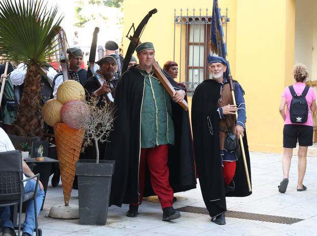 Šibenik: Nakon mimohoda otvoren je 16. Sajam u srednjovjekovnom Šibeniku