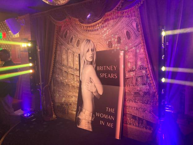 Od danas ?itateljima ?e biti dostupna knjiga Britney Spears 'The Woman In Me' 