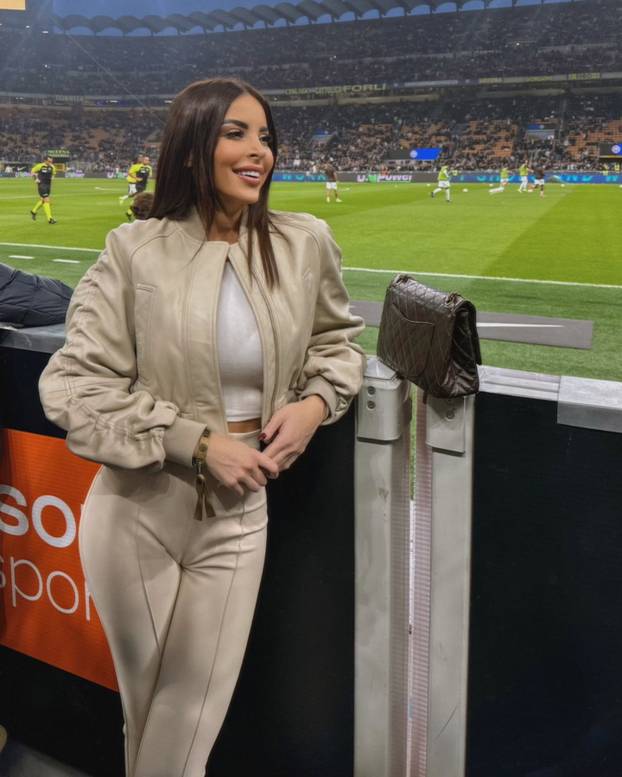 FOTO Zavela i Tottija i Mbappea. Sad mami poglede na terenima