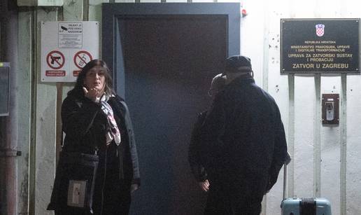 FOTO Pusa za oproštaj! Gabi Žalac stigla u zatvor Remetinec! Pogledajte kako se ponašala...